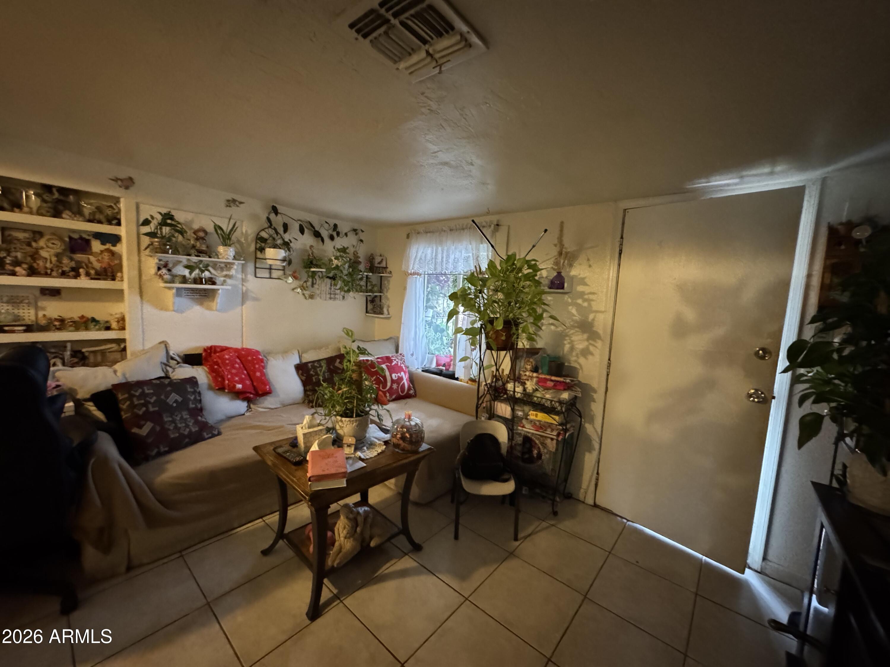 740 West Cinnabar Avenue Phoenix, AZ 85021 - Photo 16 of 26 a living room with furniture and a potted plant