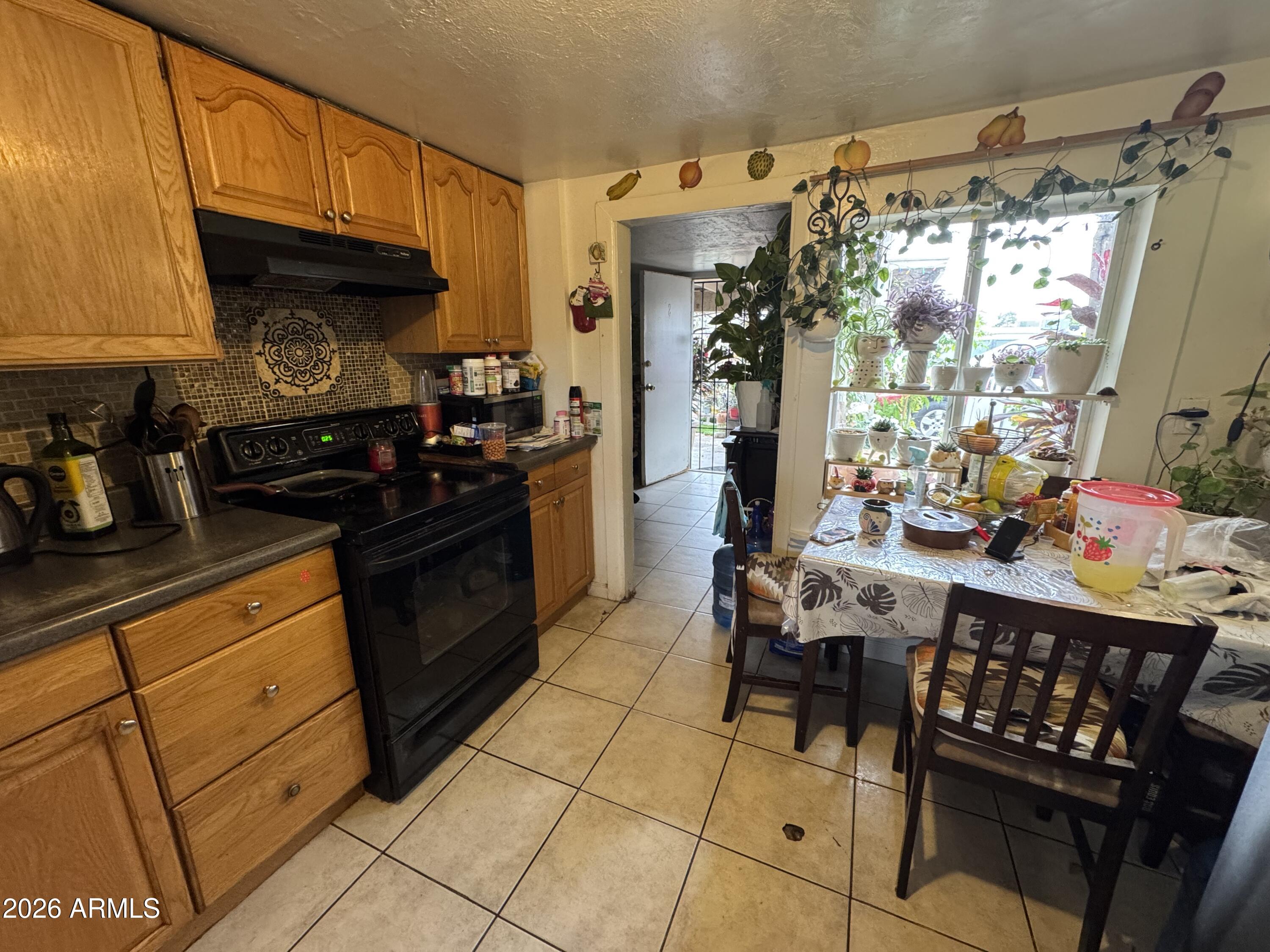 740 West Cinnabar Avenue Phoenix, AZ 85021 - Photo 19 of 26 a kitchen with a sink a stove and a refrigerator