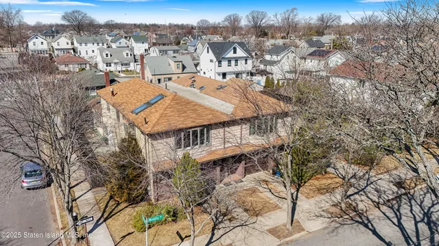 a view of a houses with a yard