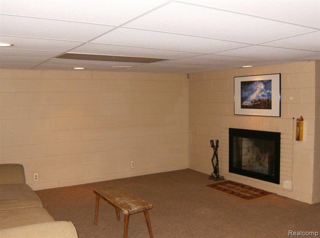 2834 Riverside Drive Port Huron, MI 48060 - Photo 3 of 11 2834 rIVERSIDE 006.jpg