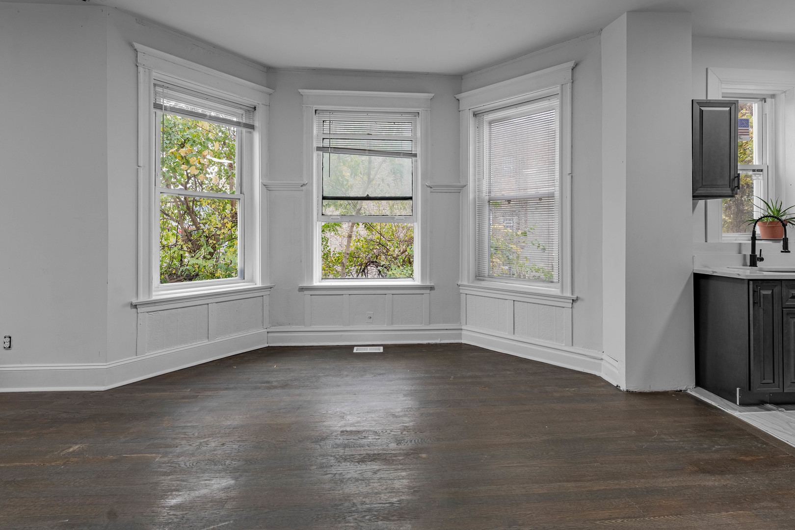 714 West 60th Street Chicago, IL 60621 - Photo 7 of 34 Gallery Image 7