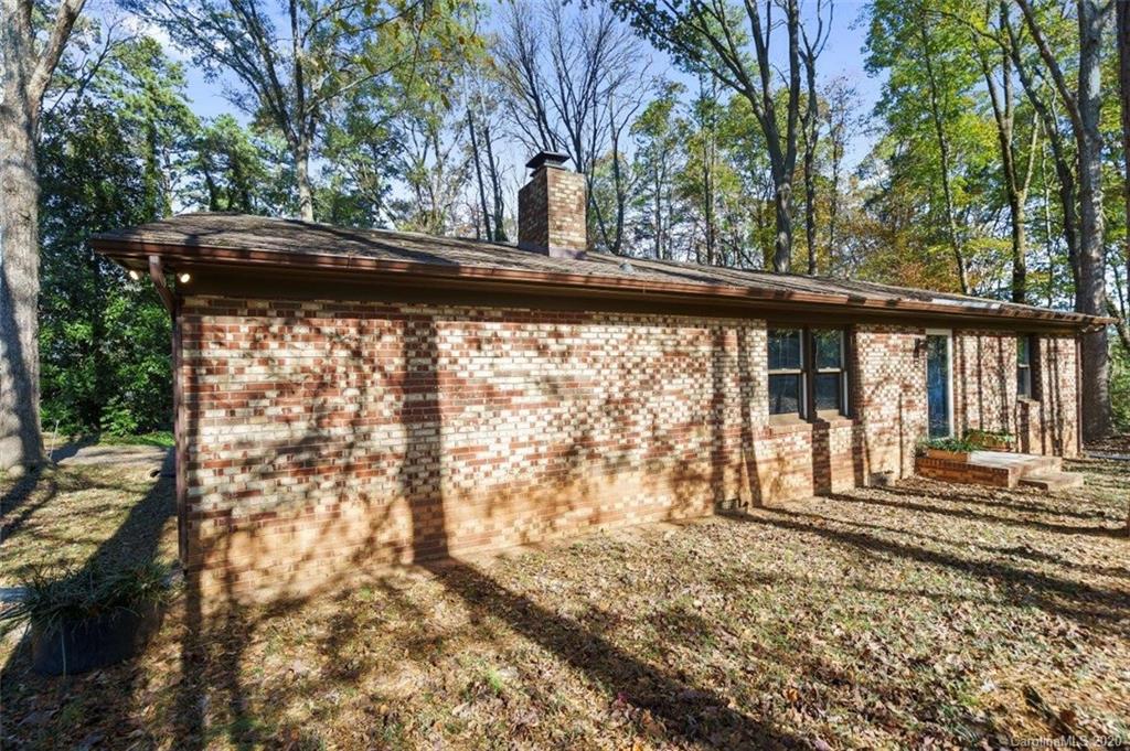 1009 Lakehill Road Charlotte, NC 28214 - Photo 2 of 31 Gallery Image 2