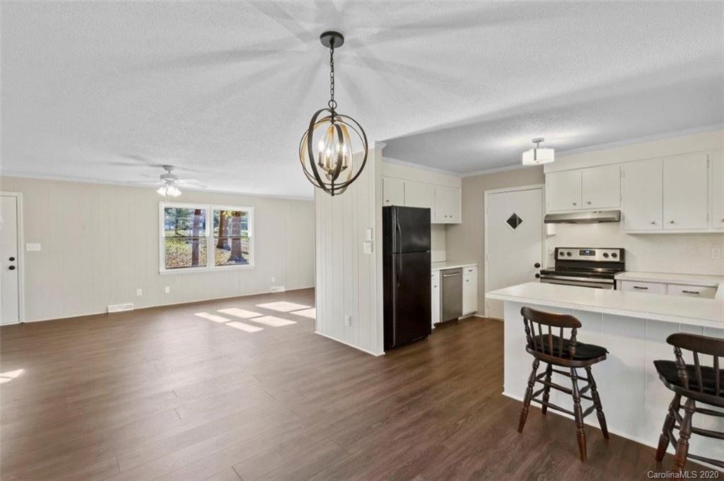 1009 Lakehill Road Charlotte, NC 28214 - Photo 11 of 31 Gallery Image 11