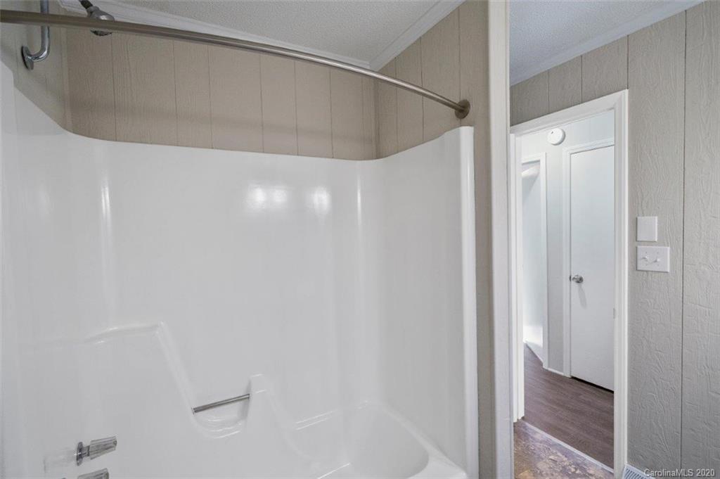 1009 Lakehill Road Charlotte, NC 28214 - Photo 18 of 31 Gallery Image 18