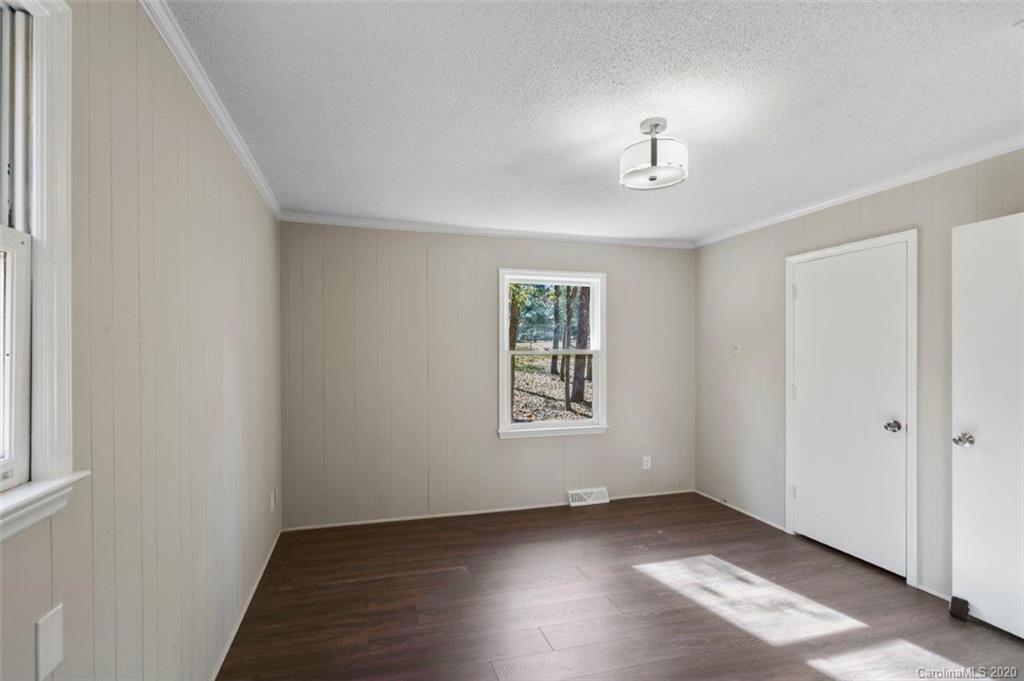 1009 Lakehill Road Charlotte, NC 28214 - Photo 25 of 31 Gallery Image 25
