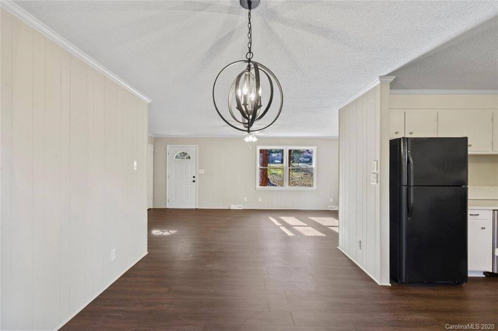 1009 Lakehill Road Charlotte, NC 28214 - Photo 5 of 31 Gallery Image 5