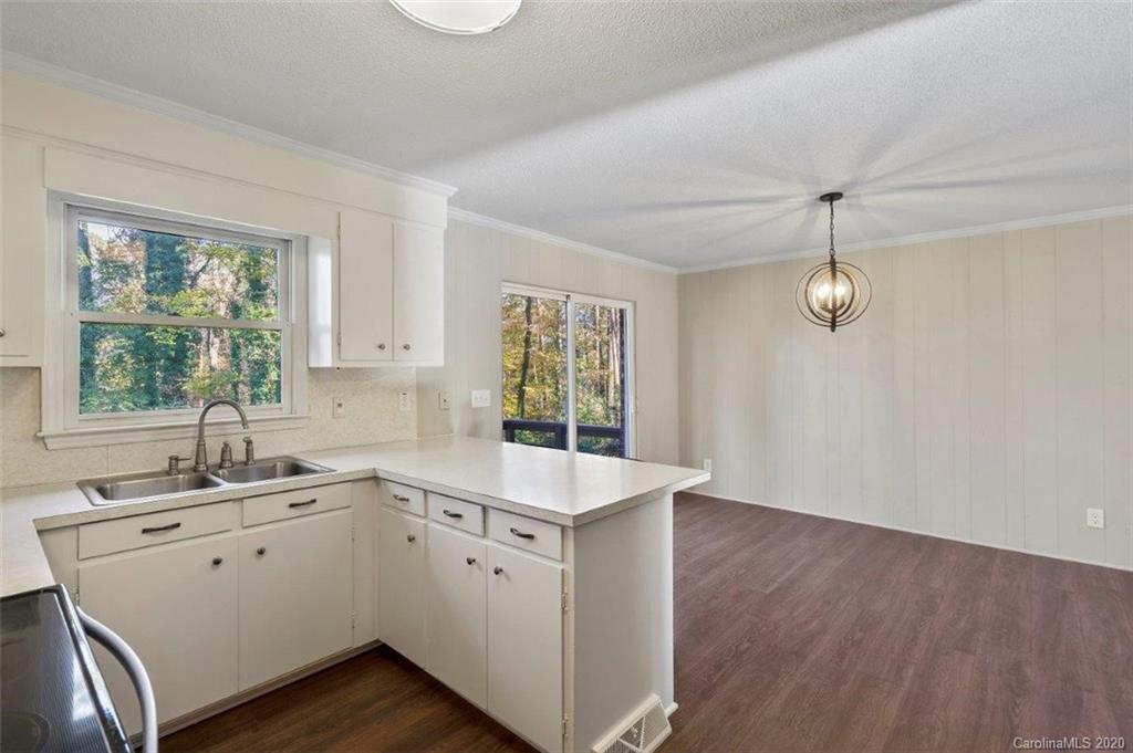 1009 Lakehill Road Charlotte, NC 28214 - Photo 7 of 31 Gallery Image 7