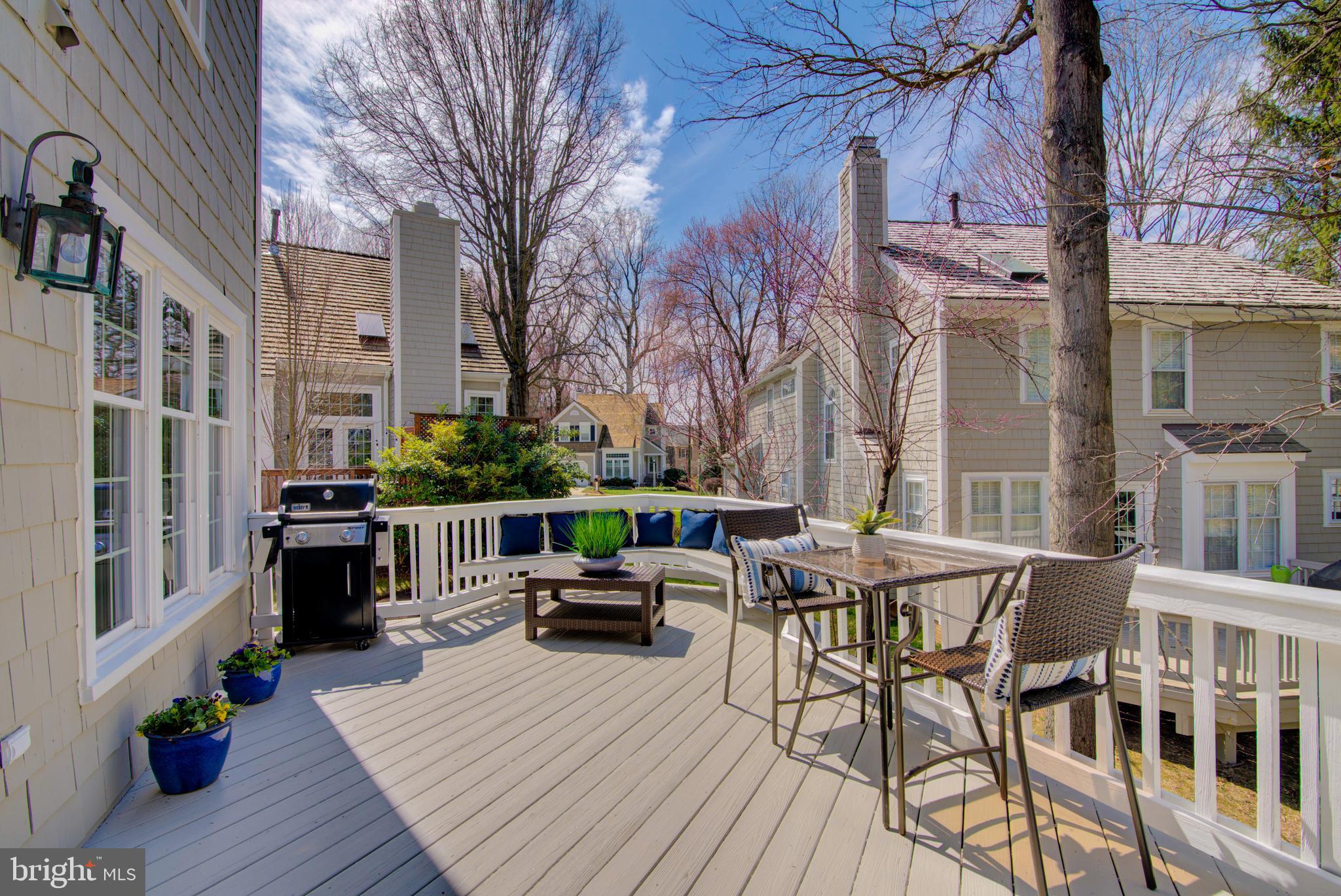 11620 Springhouse Place Reston, VA 20194 - Photo 11 of 31 Conversation Areas for Outdoor Entertaining .