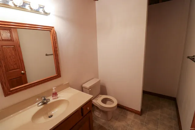 $489,000 | 2577 East 600 South, Huntingburg, IN 47542