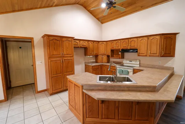 $515,000 | 2577 East 600 South, Huntingburg, IN 47542