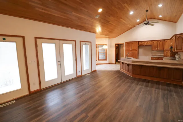 $515,000 | 2577 East 600 South, Huntingburg, IN 47542