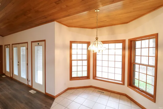 $515,000 | 2577 East 600 South, Huntingburg, IN 47542