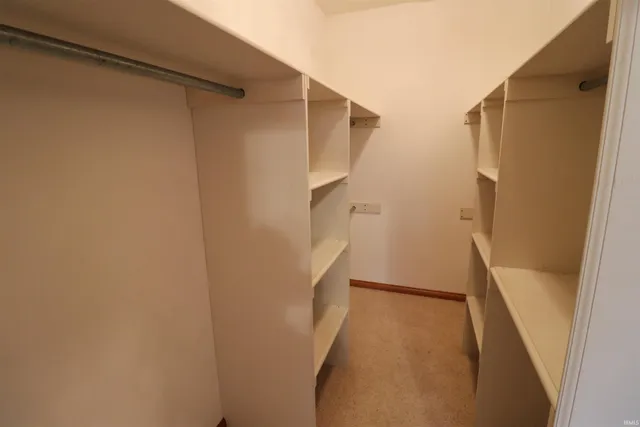 $515,000 | 2577 East 600 South, Huntingburg, IN 47542