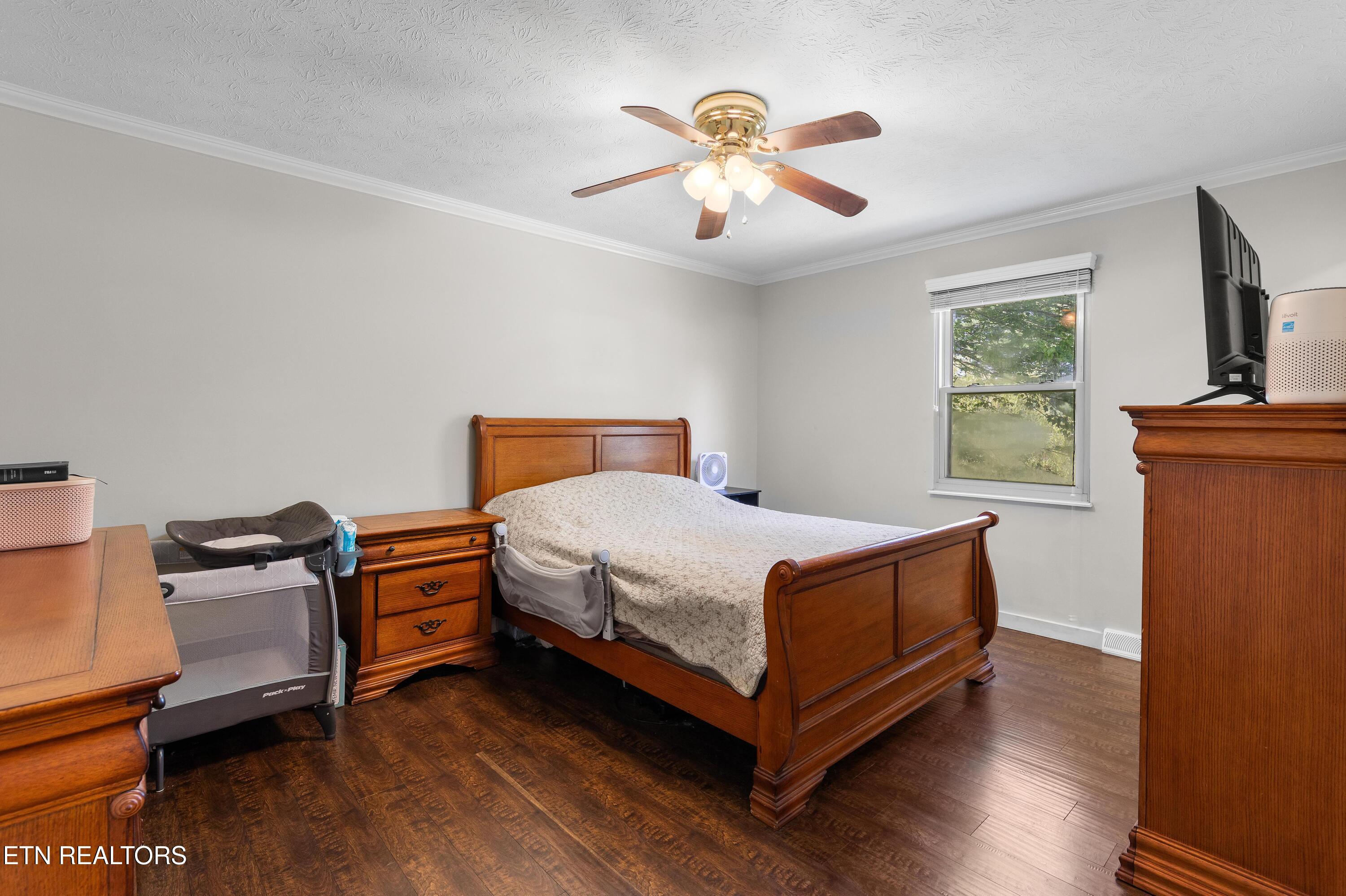 112 Shannon Road Jacksboro, TN 37757 - Photo 12 of 32 030A7931