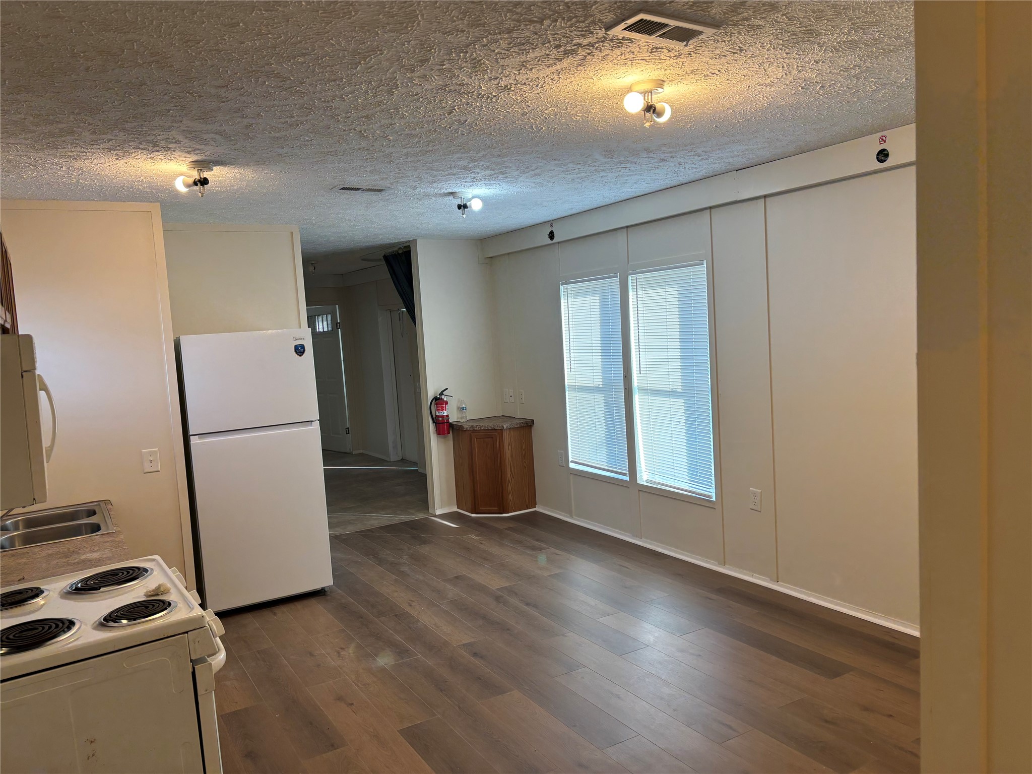 608 Clear Lake Road, Unit A Highlands, TX 77562 - Photo 3 of 10