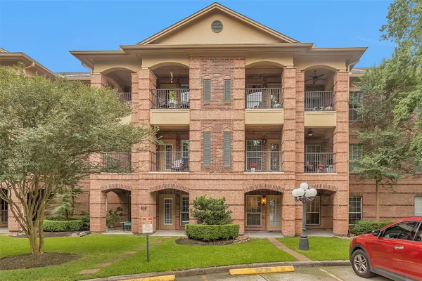 $199,900 | 2815 Kings Crossing Drive, Unit 102, Houston, TX 77345