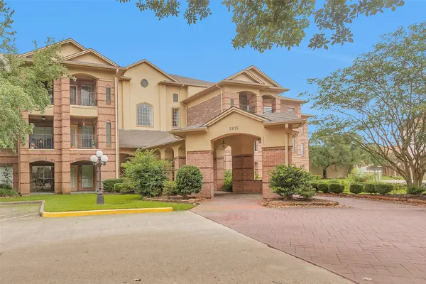 $199,900 | 2815 Kings Crossing Drive, Unit 102, Houston, TX 77345