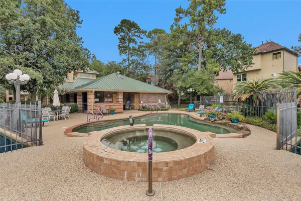 $199,900 | 2815 Kings Crossing Drive, Unit 102, Houston, TX 77345