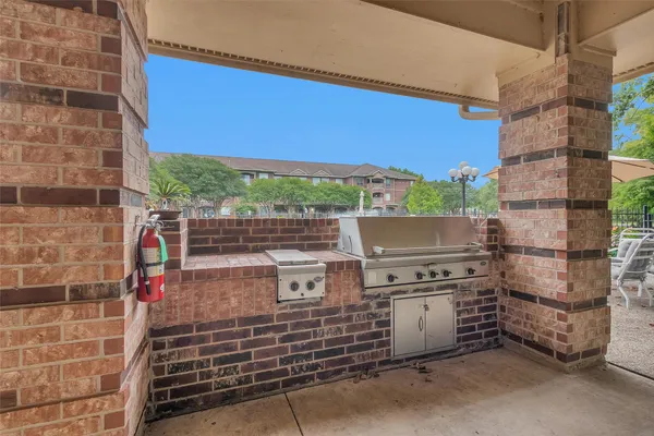 $199,900 | 2815 Kings Crossing Drive, Unit 102, Houston, TX 77345