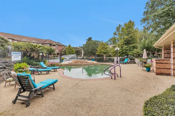 $199,900 | 2815 Kings Crossing Drive, Unit 102, Houston, TX 77345