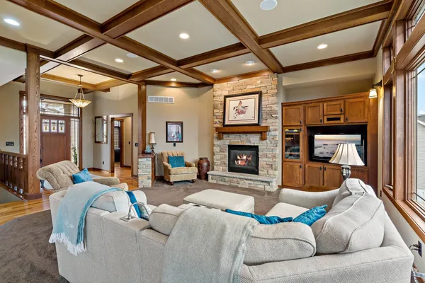 $710,000 | 9071 Horizon Drive, Shakopee, MN 55379