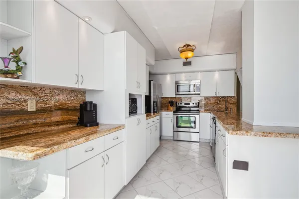 $4,300 | 3505 South Ocean Drive, Unit 212, Hollywood, FL 33019