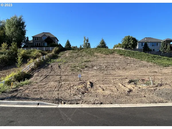 $169,900 | 2701 Northwest Pinehurst Drive, Unit 1, McMinnville, OR 97128