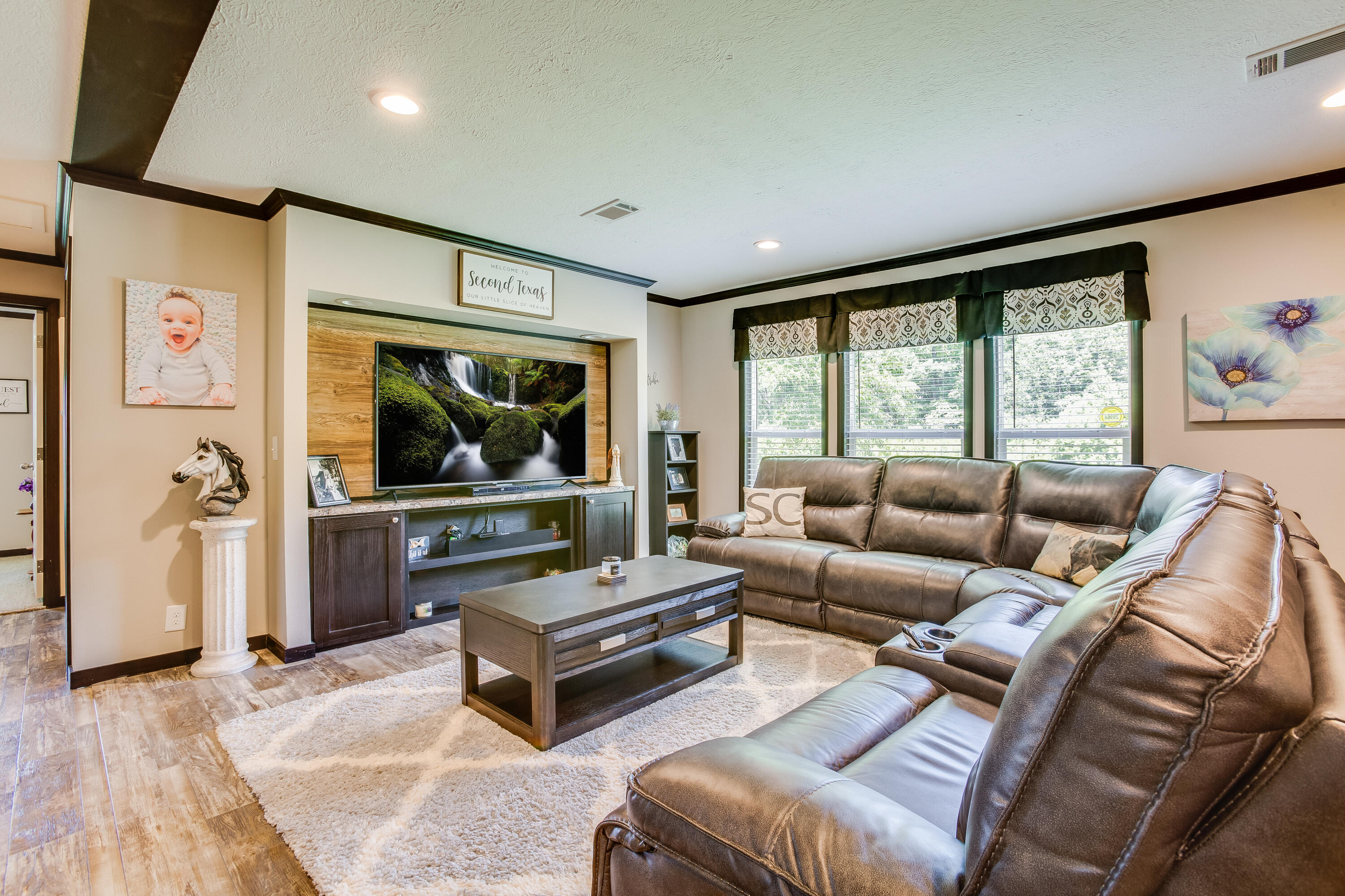 654 Second Texas Road St. George, SC 29477 - Photo 15 of 34 Living Room
