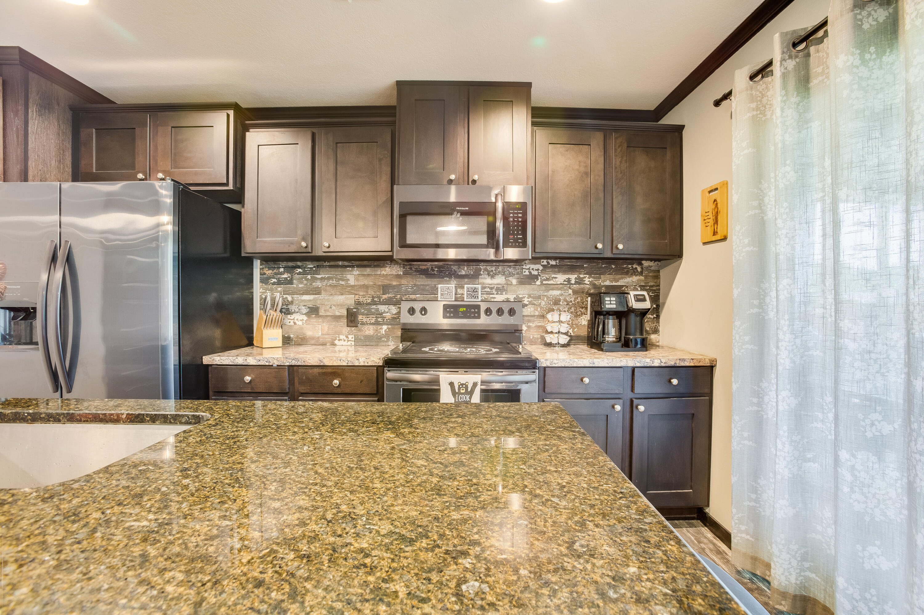 654 Second Texas Road St. George, SC 29477 - Photo 23 of 34 Kitchen Refriderator Stays