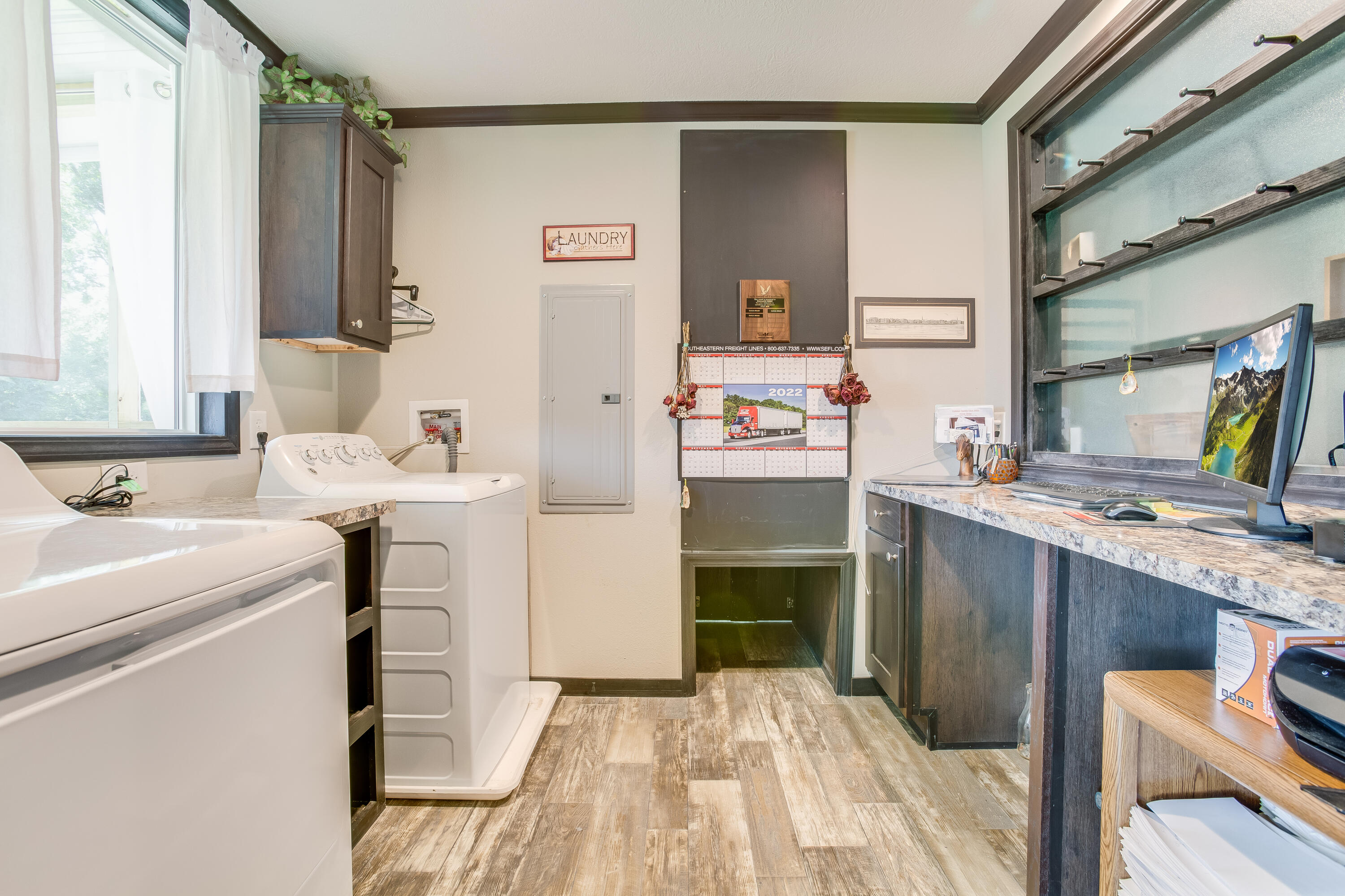 654 Second Texas Road St. George, SC 29477 - Photo 26 of 34 Laundry Room w: Folding Area or Desk:Off
