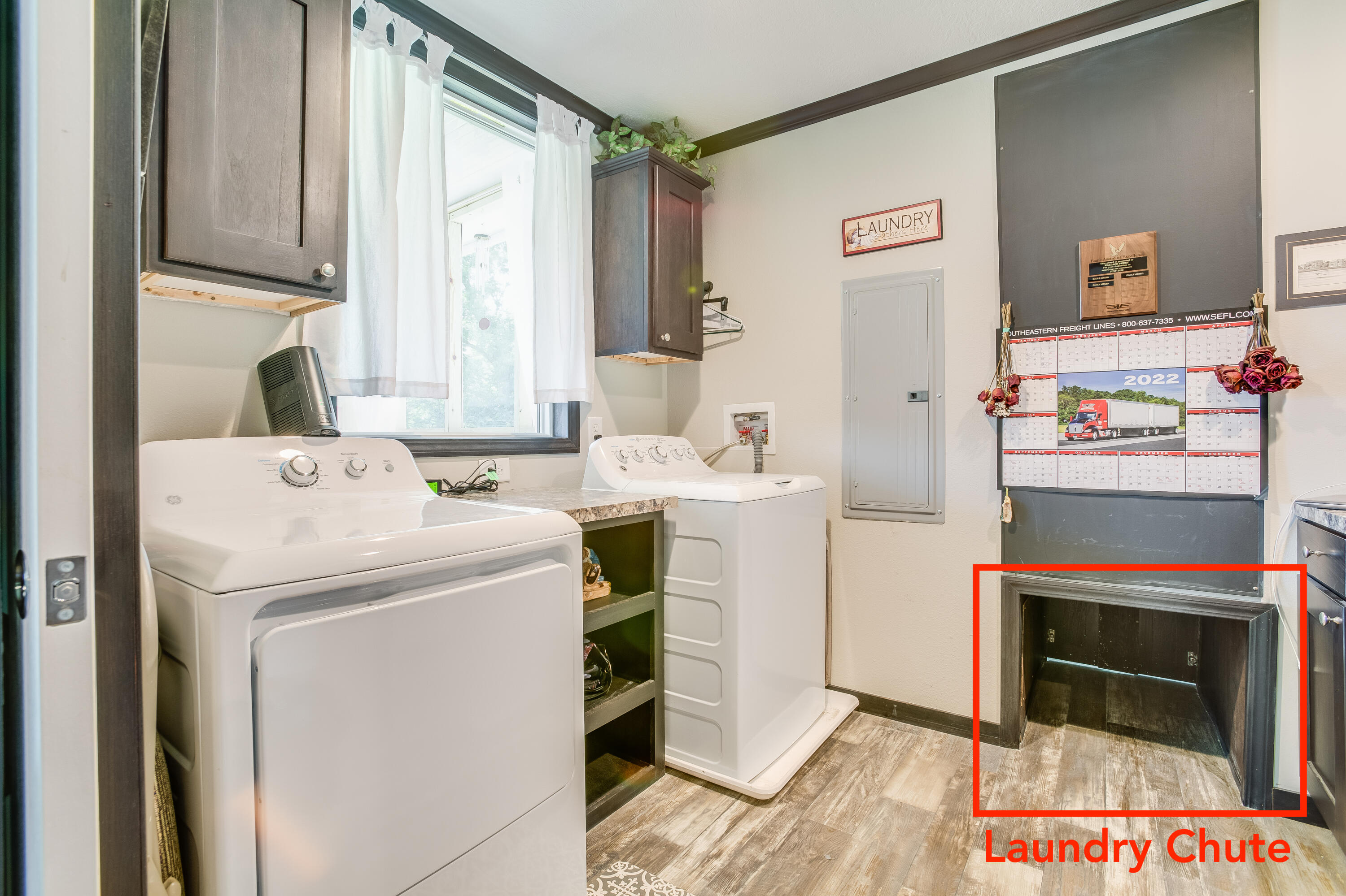 654 Second Texas Road St. George, SC 29477 - Photo 27 of 34 Laundry Room with Chute