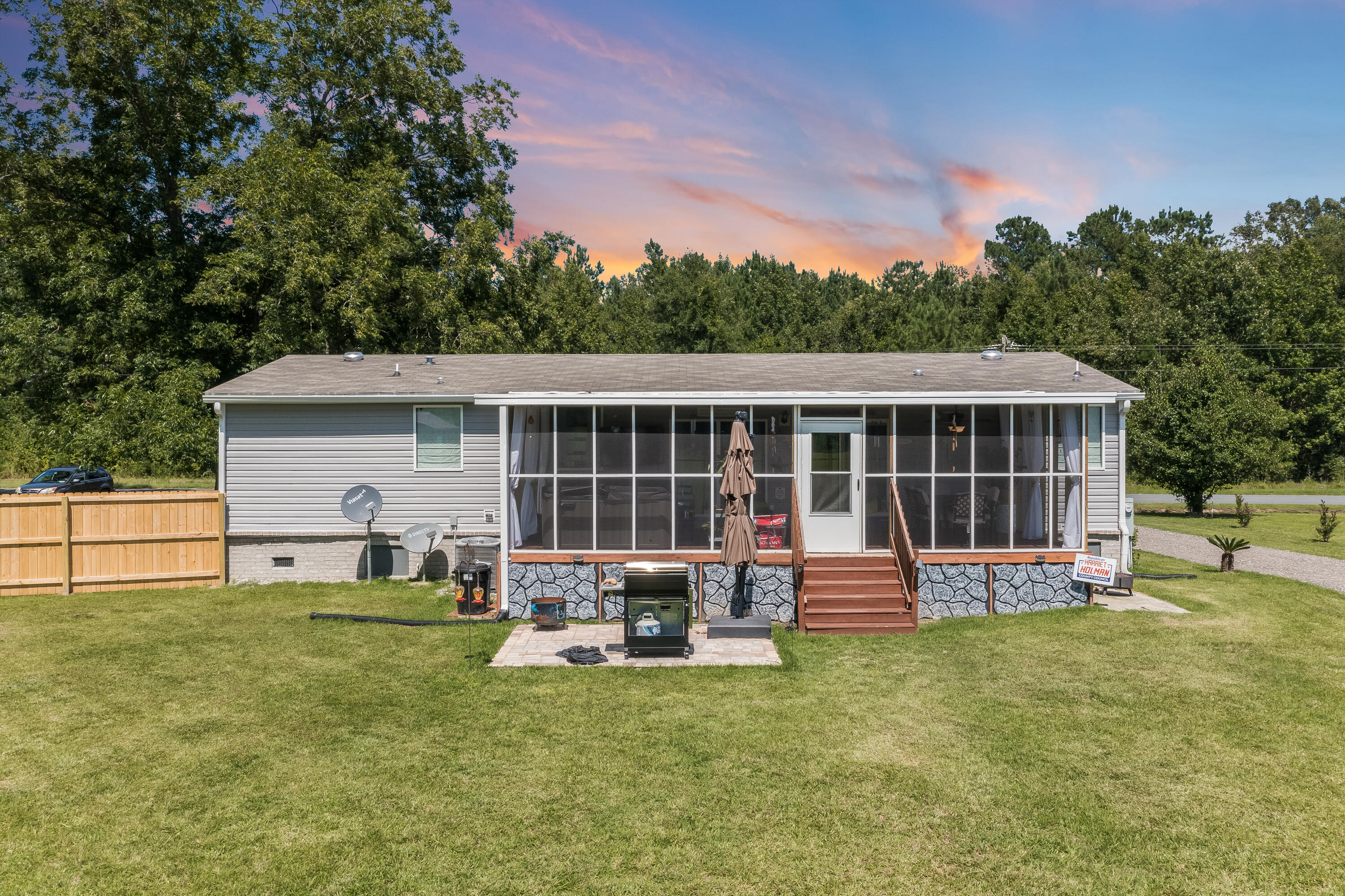 654 Second Texas Road St. George, SC 29477 - Photo 5 of 34 Back Porch