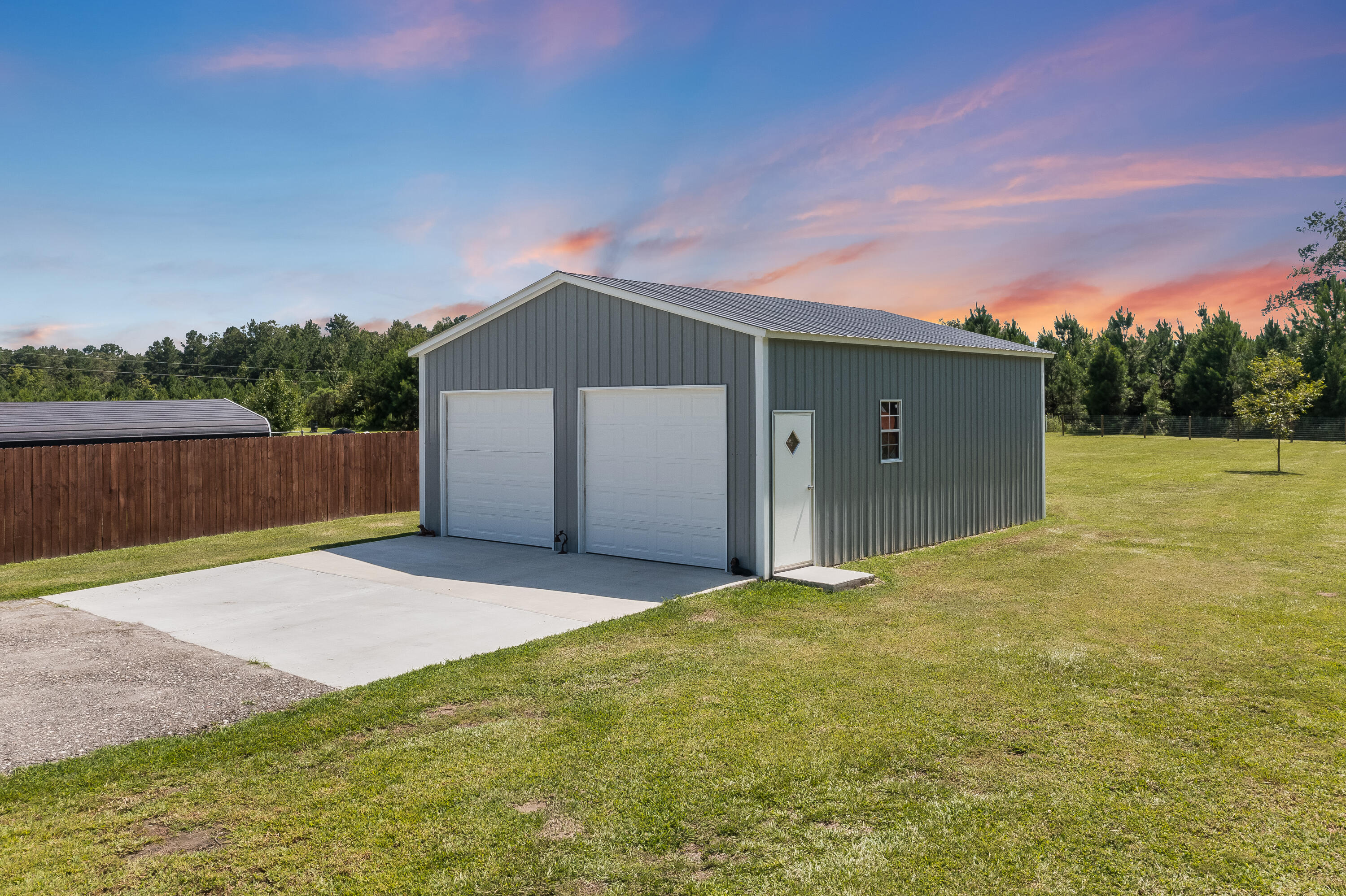 654 Second Texas Road St. George, SC 29477 - Photo 6 of 34 2 Stall Garage
