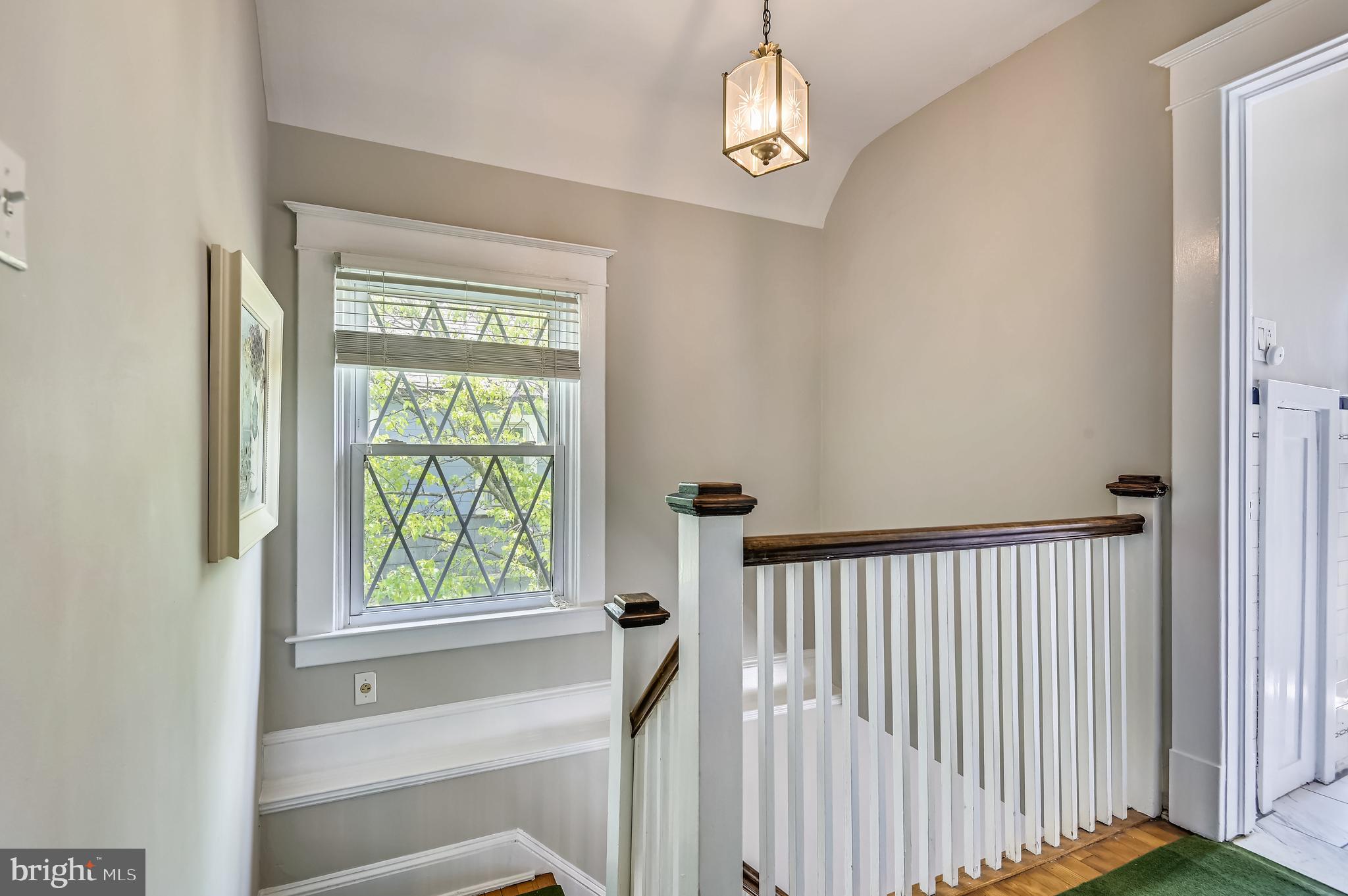 511 Kingston Road Baltimore, MD 21229 - Photo 20 of 45 UPPER LANDING