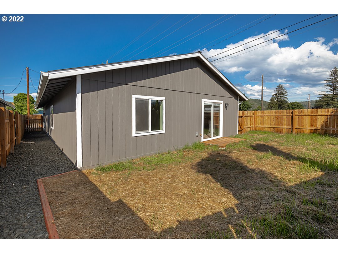 510 L Street Riddle, OR 97469 - Photo 20 of 20