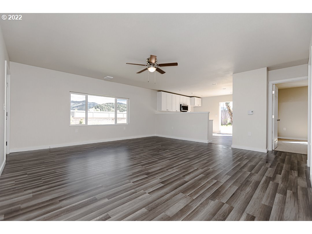 510 L Street Riddle, OR 97469 - Photo 5 of 20