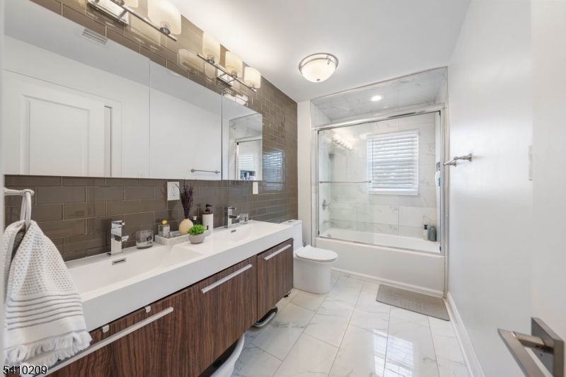 2853 Allen Avenue Union, NJ 07083 - Photo 12 of 28