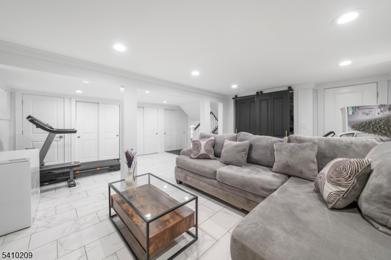 2853 Allen Avenue Union, NJ 07083 - Photo 19 of 28