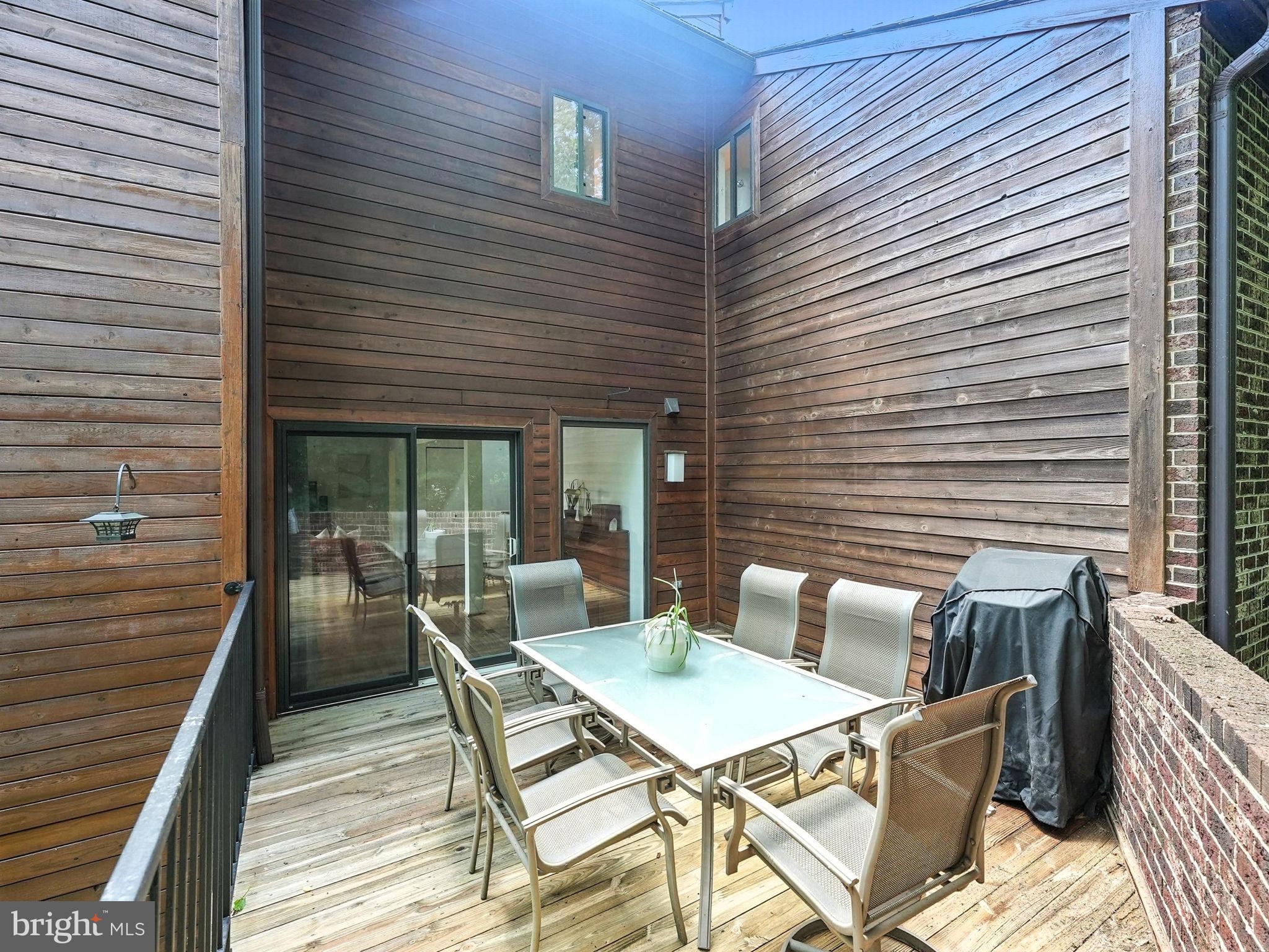 2151 Cabots Point Lane Reston, VA 20191 - Photo 18 of 71 Side Deck