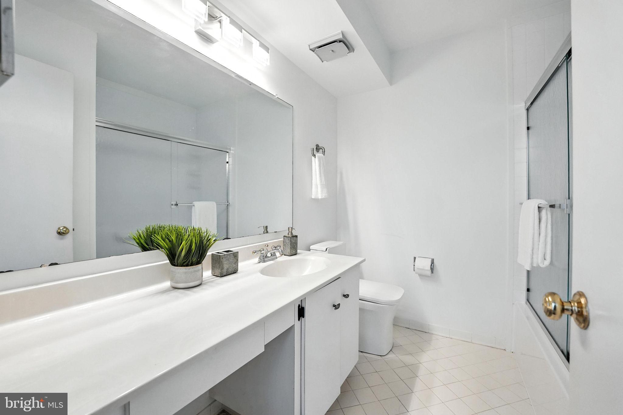 2151 Cabots Point Lane Reston, VA 20191 - Photo 36 of 71 Upper Level Hall Bathroom