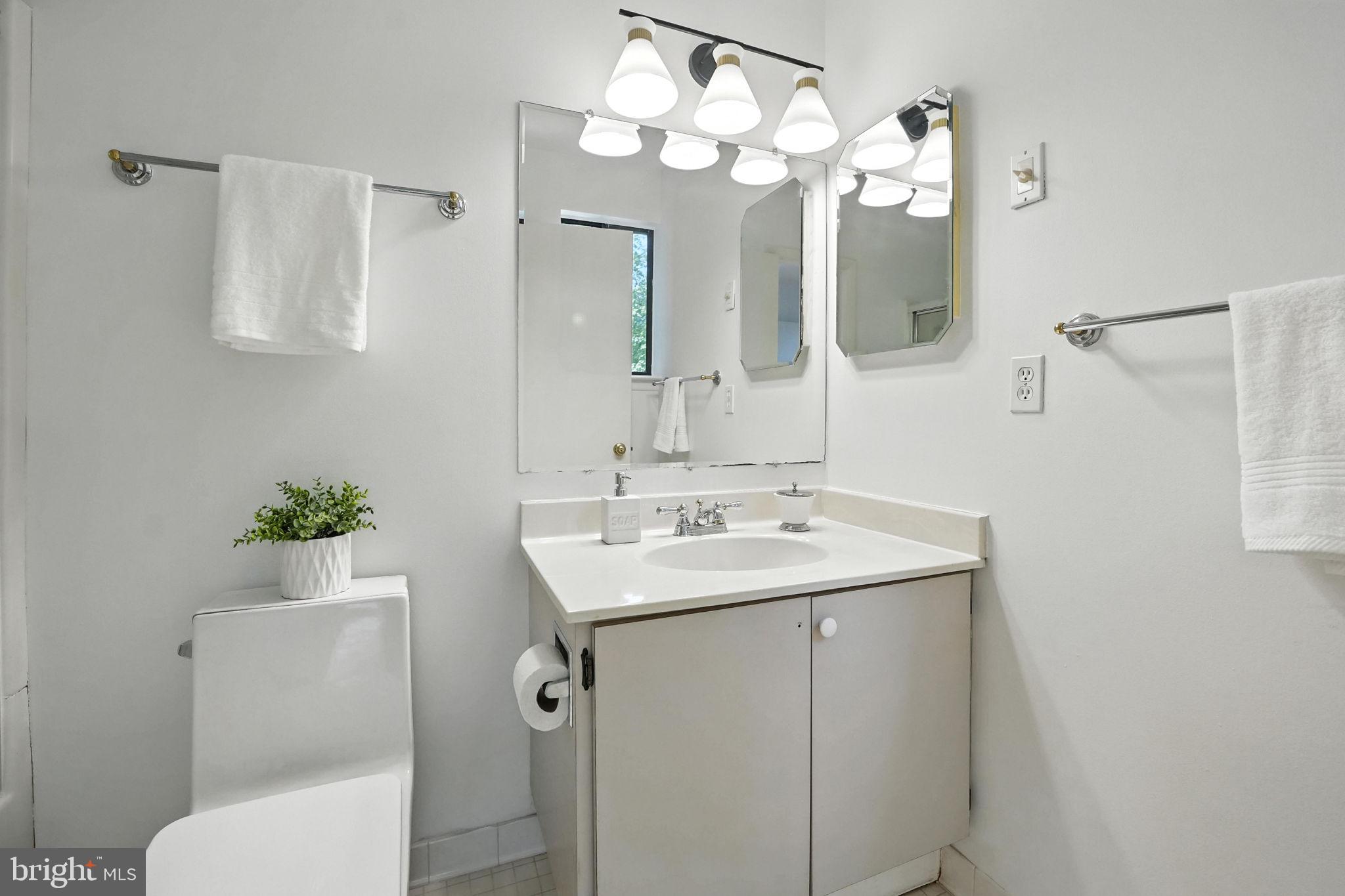 2151 Cabots Point Lane Reston, VA 20191 - Photo 41 of 71 a bathroom with a sink toilet and a mirror