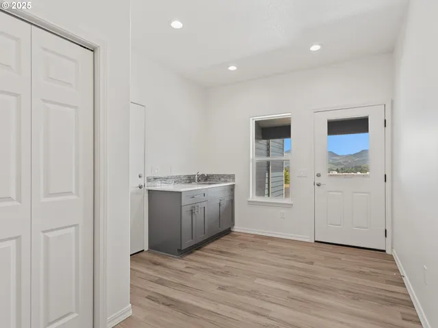 $2,000,000 | 1091 North Echo Mountain Road, Otis, OR 97368