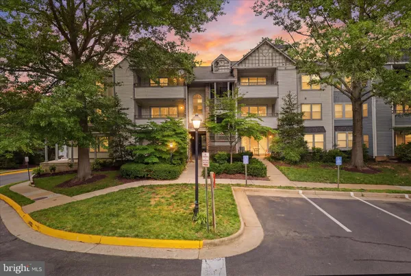 $329,000 | 7703 Lafayette Forest Drive, Unit 24, Annandale, VA 22003