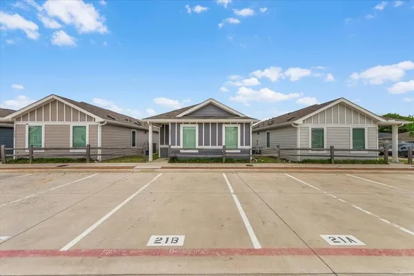 $200,000 | 8631 Cottage Crk Drive, Unit 21, Fort Worth, TX 76123