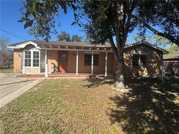 $110,000 | 904 West Walton Street, Beeville, TX 78102