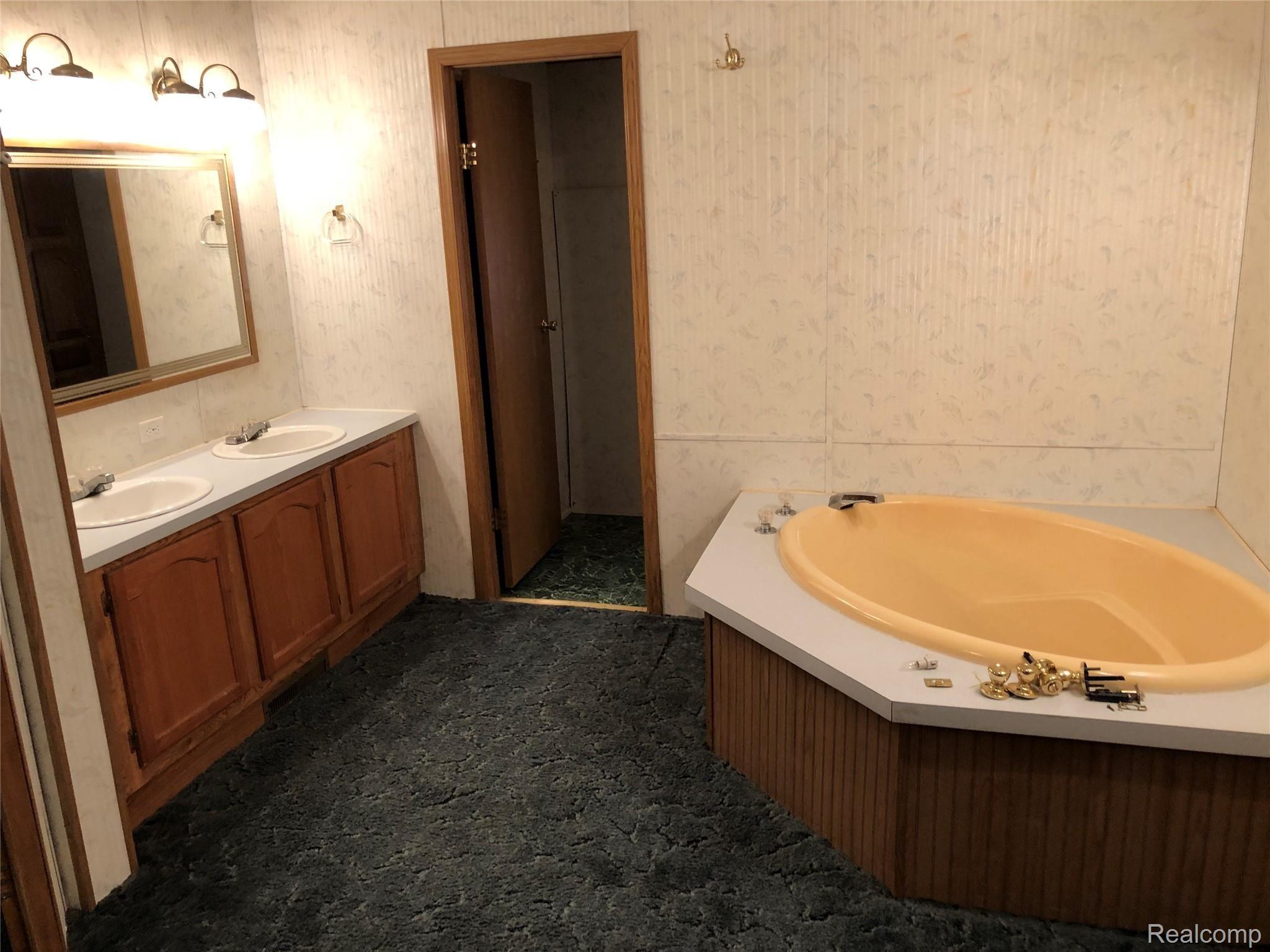 5814 Fostoria Road Columbiaville, MI 48421 - Photo 12 of 17 Bath master.jpg