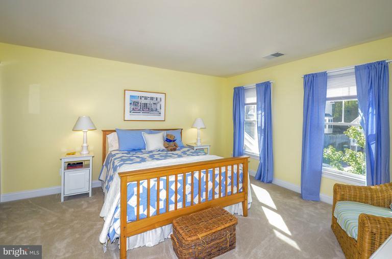9156 Riesley Lane Vienna, VA 22182 - Photo 5 of 12 Bedroom