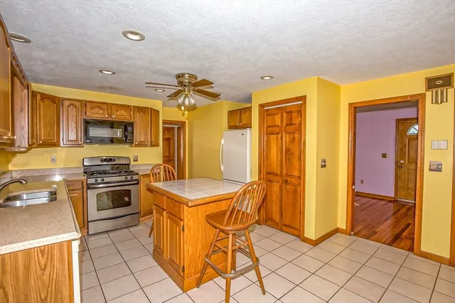 $359,900 | 60 South Alhambra Circle, Agawam, MA 01001