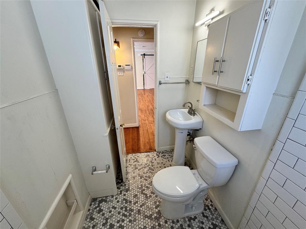 3727 Meredith Avenue Dallas, TX 75211 - Photo 11 of 17 a bathroom with a sink toilet and a mirror