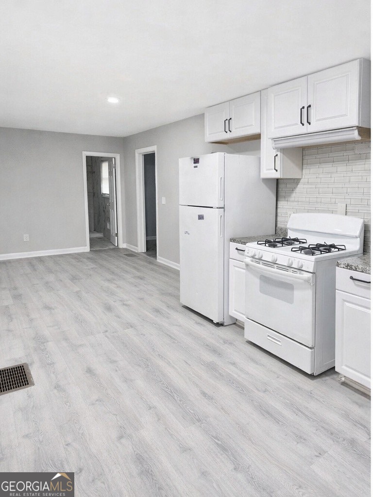 3555 Meadowridge Drive Southwest Atlanta, GA 30331 - Photo 4 of 5